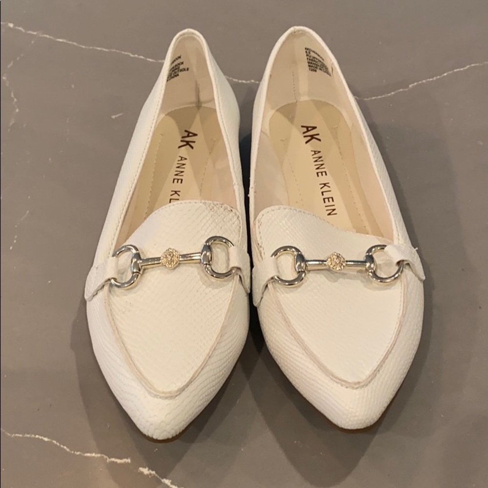 BRAND NEW! NEVER WORN! Anne Klein dress flats